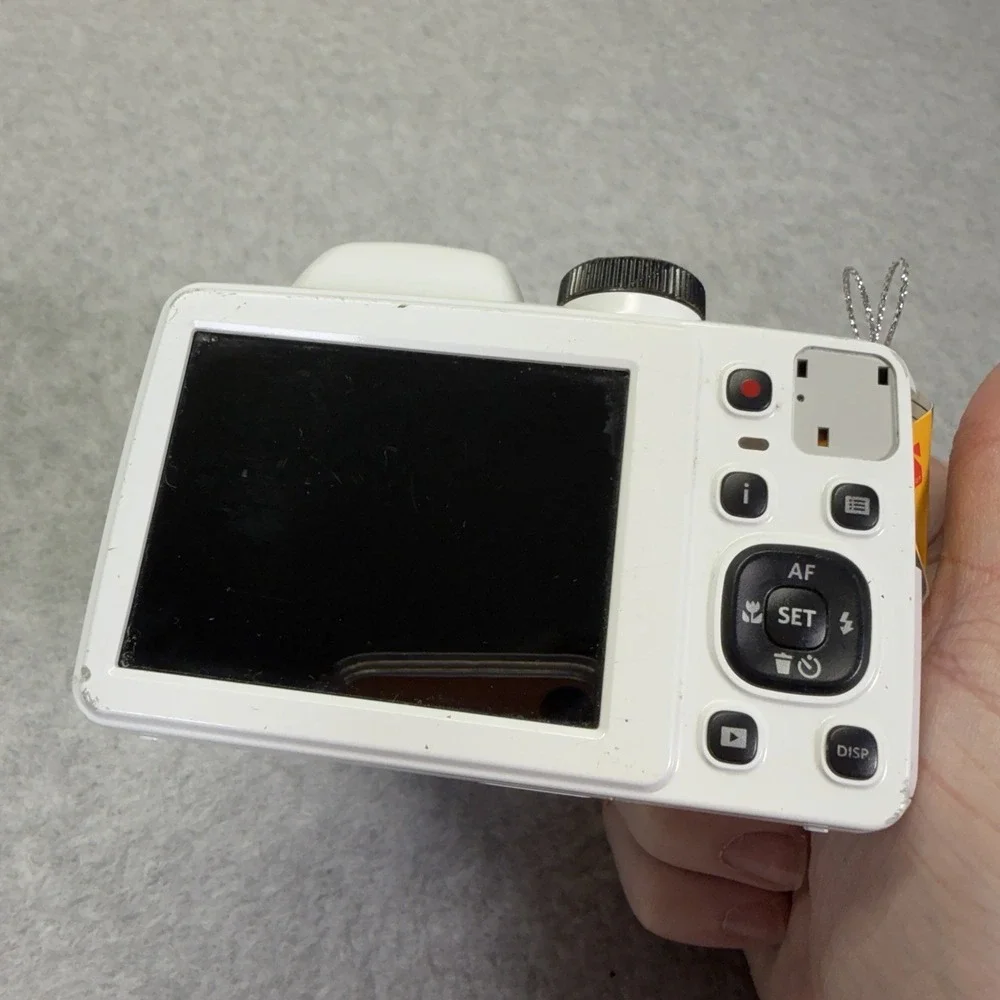 Kodak AZ421 PIXPRO 16MP Digital Camera with Wide Angle 42X White FOR PARTS